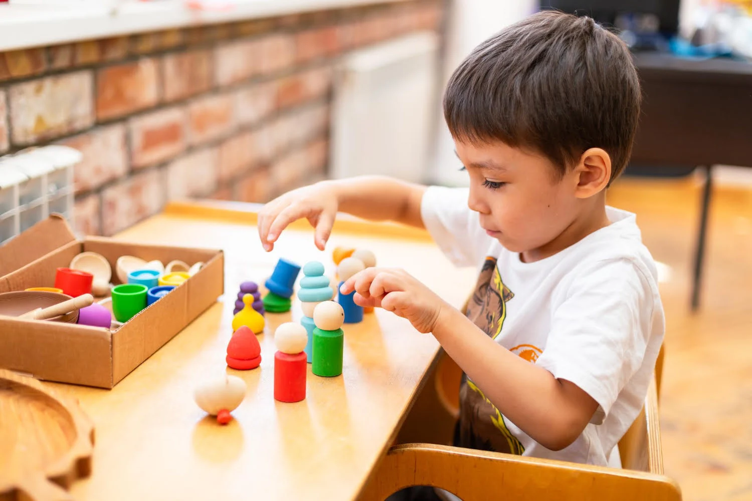 Montessori materyalleriyle oyun zamanı